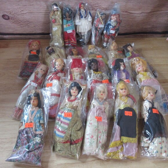 Lot of 21 Assorted 8